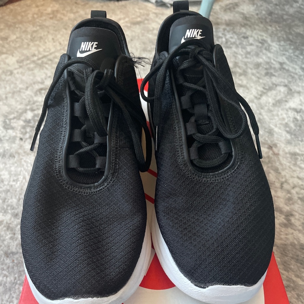Women's Nike air max motion 2